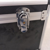Radiokoffert med lås og nøkler