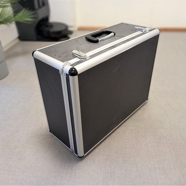 Alu-koffert - Plass til 6 stk radiosamband med bordlader og adapter